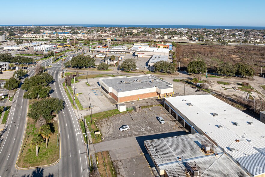 More Photos Of 5501 Crowder Blvd, New Orleans Storefront Retail Office For Lease