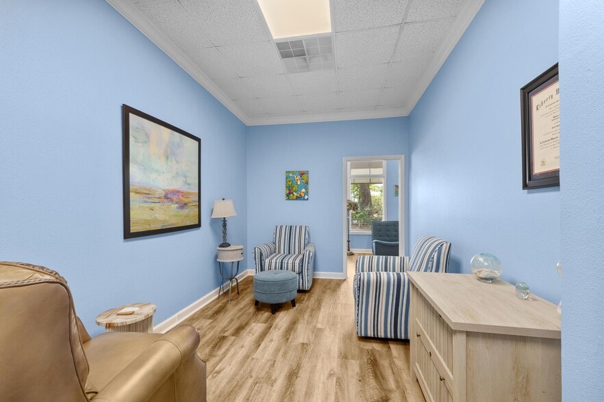 More Photos Of 913 Gulf Breeze Pky, Gulf Breeze Storefront Retail Office For Sale