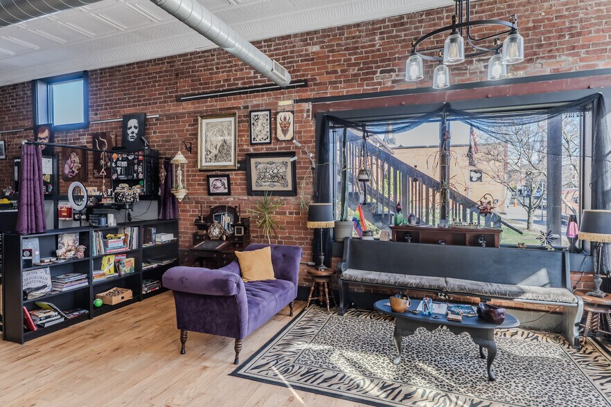 More Photos Of 46-54 Union St, Easthampton Storefront Retail Residential For Lease