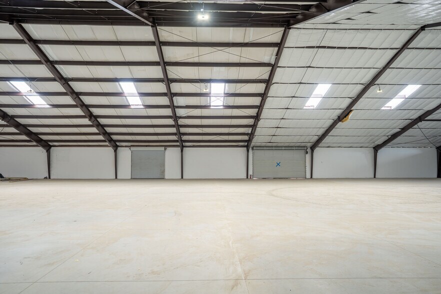 More Photos Of 12925 N 49th St, Clearwater Warehouse For Lease