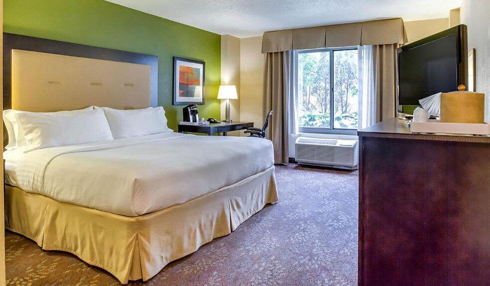 More Photos Of 251 Pennsylvania Pky, Indianapolis Hotel For Sale