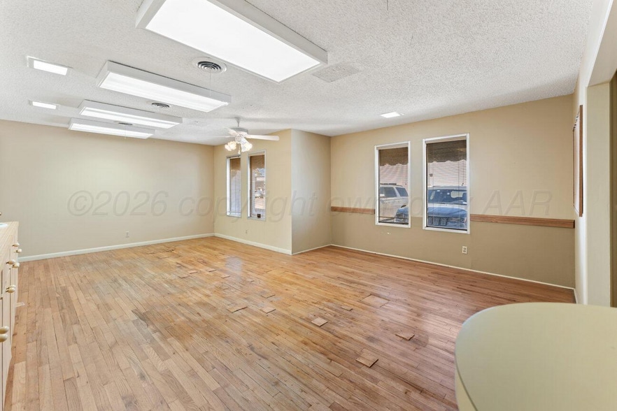 More Photos Of 206 S Bliss Ave, Dumas Office For Sale