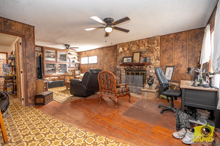 More Photos Of 425 Highland Park, Robert Lee Flex For Sale