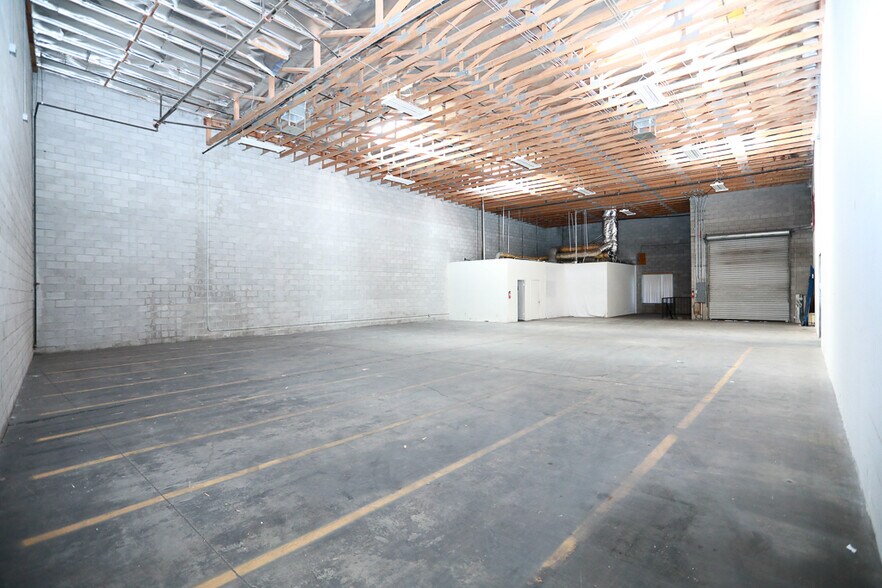 More Photos Of 4301 S Valley View Blvd, Las Vegas Warehouse For Lease