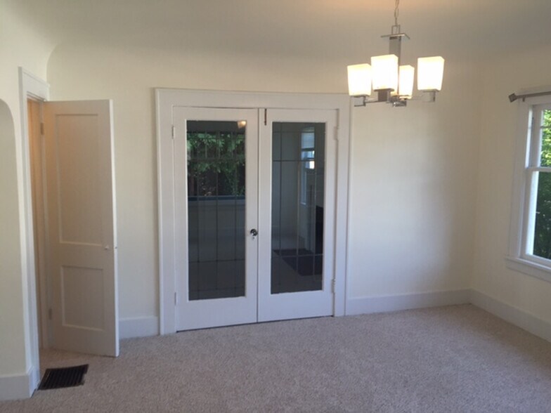 More Photos Of 1302 N 49th St, Seattle Apartments For Sale