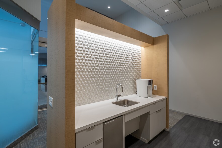 More Photos Of 1100 Louisiana St, Houston Office For Lease