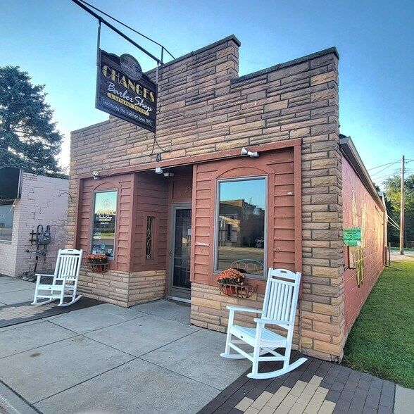 Primary Photo Of 205 W Main St, Durand Freestanding For Sale