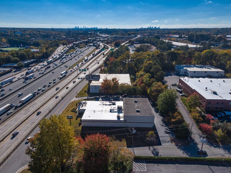 More Photos Of 4224 Northeast Expy, Atlanta Showroom For Lease