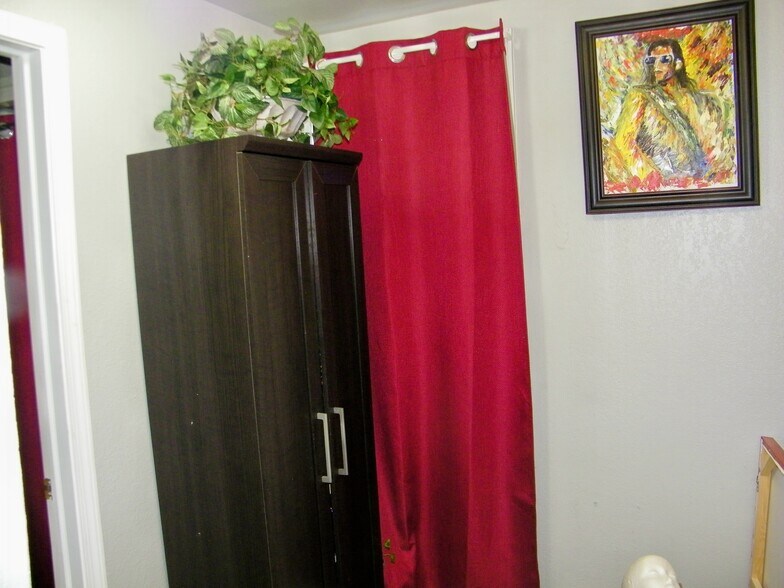 More Photos Of 604 N Van Buren St, Enid Freestanding For Sale