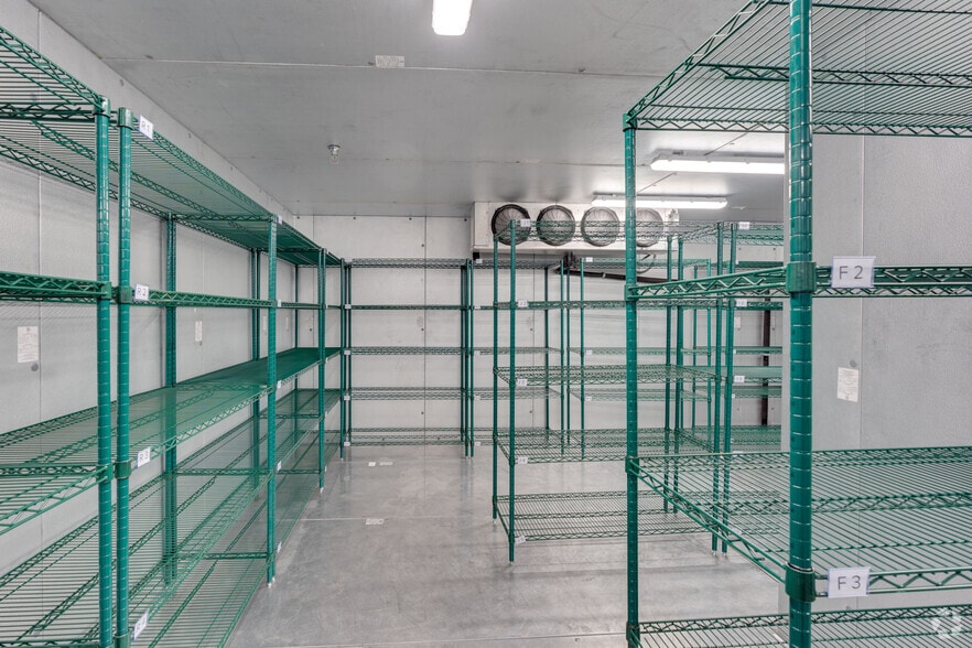 More Photos Of 850 W Superior St, Chicago Restaurant For Lease