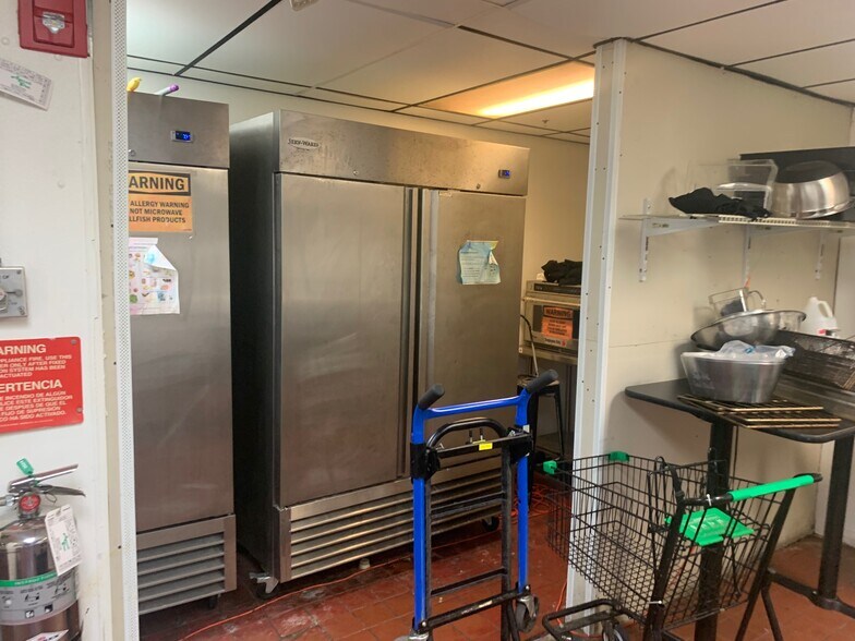 More Photos Of 6347 Phillips Hwy, Jacksonville Bar For Sale