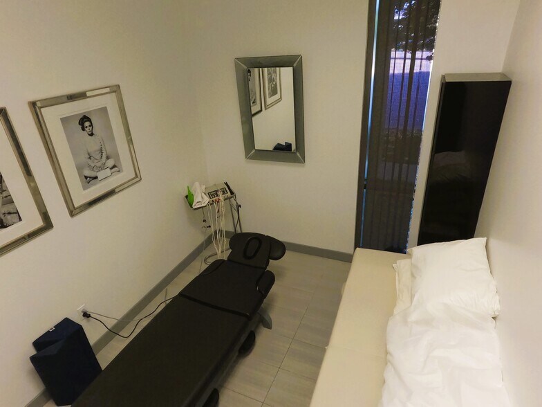 More Photos Of 16633 N Dallas Pky, Addison Office For Lease