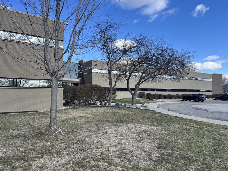 Primary Photo Of 20300 W 12 Mile Rd, Southfield Office For Lease