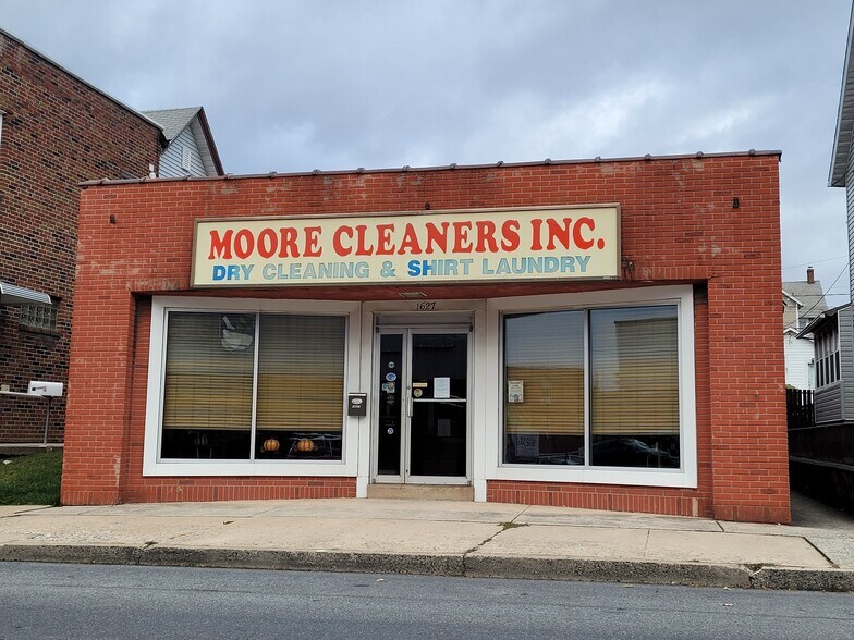 Primary Photo Of 1627 Main St, Northampton Storefront For Lease