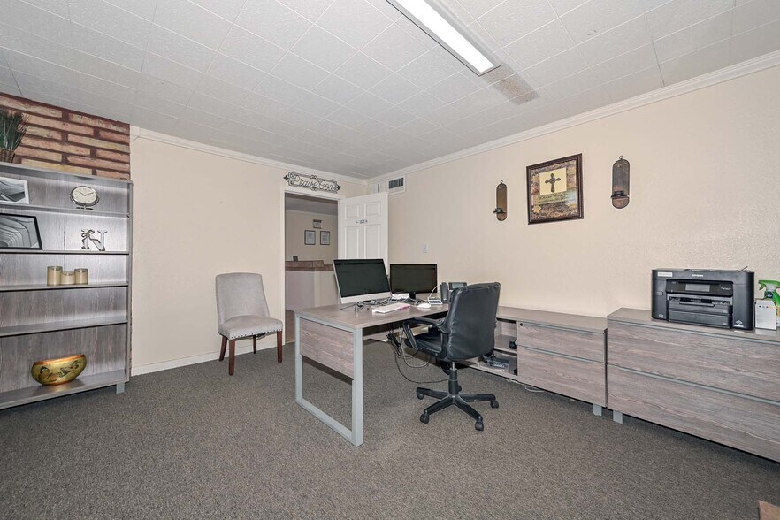 More Photos Of 11123-11127 W Nevada Ave, Youngtown Office For Sale