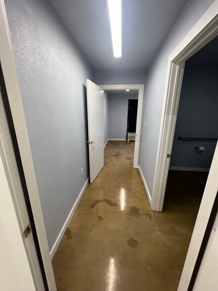 More Photos Of 211 Trade Center Dr, New Braunfels Warehouse For Lease