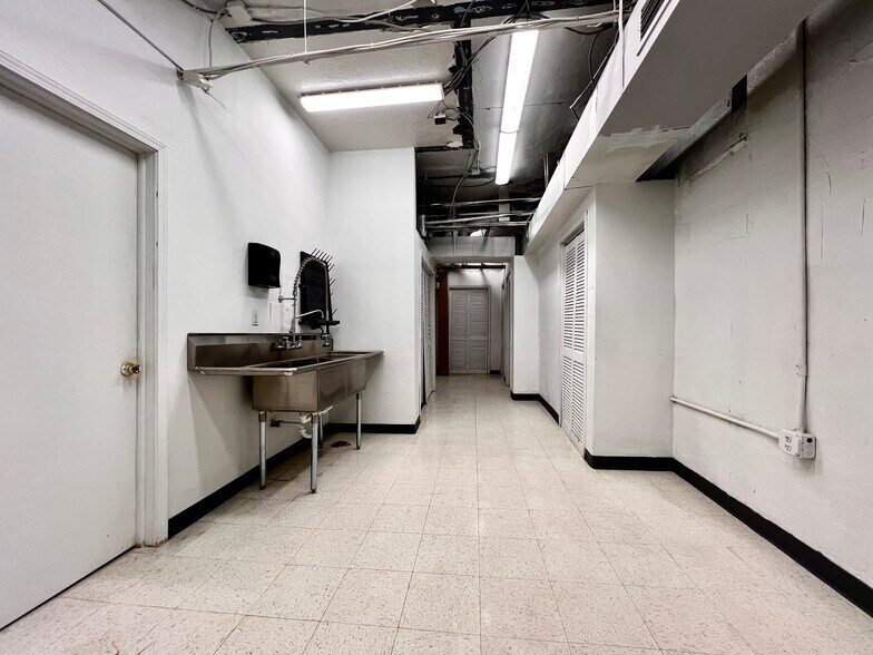 More Photos Of 372 N Craig St, Pittsburgh Loft Creative Space For Lease