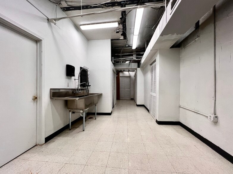 More Photos Of 372 N Craig St, Pittsburgh Loft Creative Space For Lease