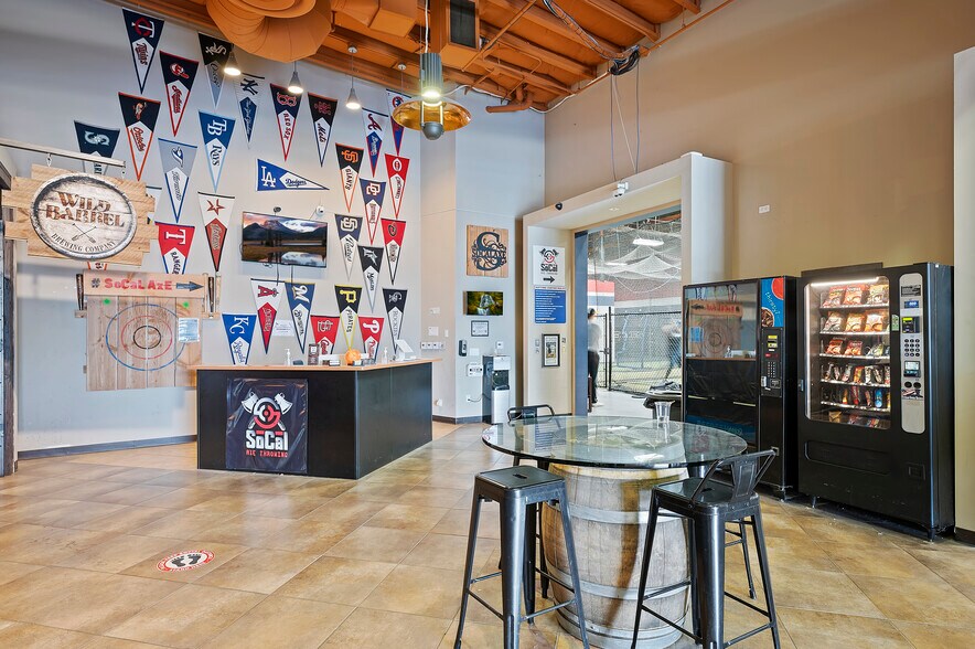 More Photos Of 692-694 Rancheros Dr, San Marcos Showroom For Lease