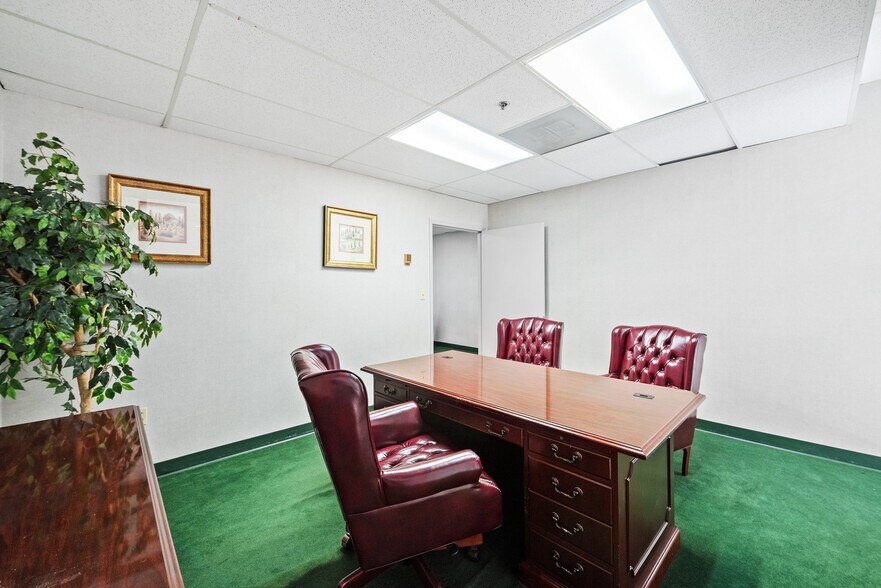 More Photos Of 1110 Brickell Ave, Miami Office For Sale