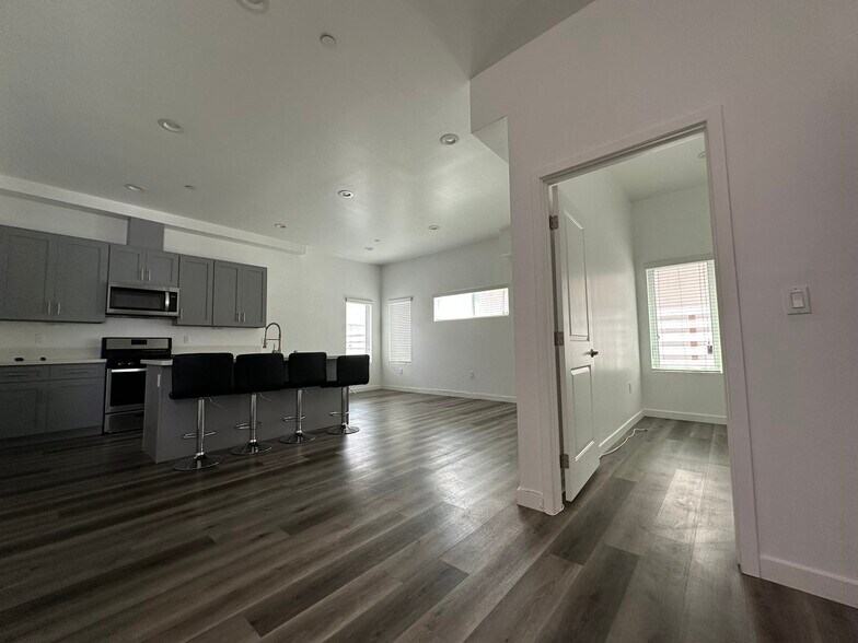 More Photos Of 25130 Frampton Ave, Harbor City Multifamily For Sale