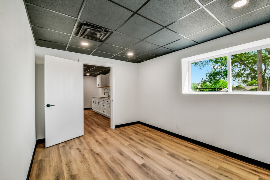 More Photos Of 3115 Sabine St, Forest Hill Warehouse For Sale