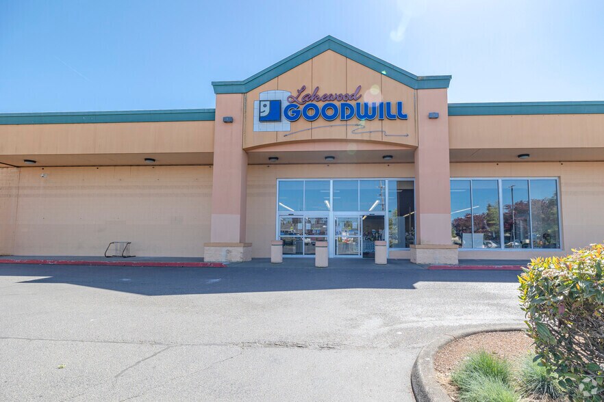 More Photos Of 6002 Mount Tacoma Dr SW, Lakewood Freestanding For Sale