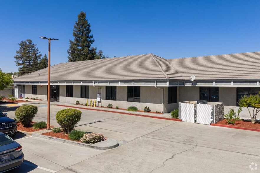 More Photos Of 625-627 N Akers St, Visalia Office For Lease