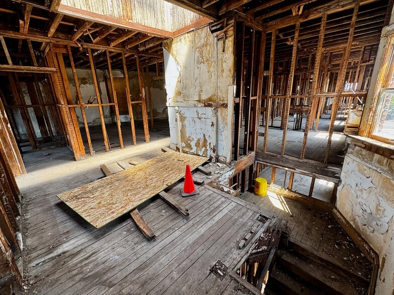 More Photos Of 1028 Main St, Klamath Falls Flex For Sale