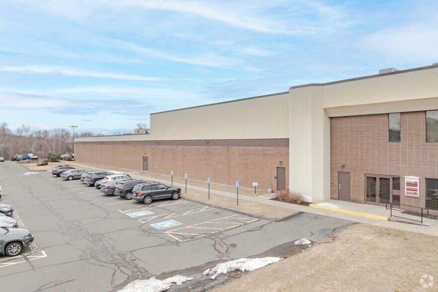 More Photos Of 84 Progress Ln, Waterbury Flex For Lease