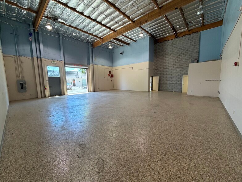 More Photos Of 920 Matley Ave, Reno Showroom For Lease