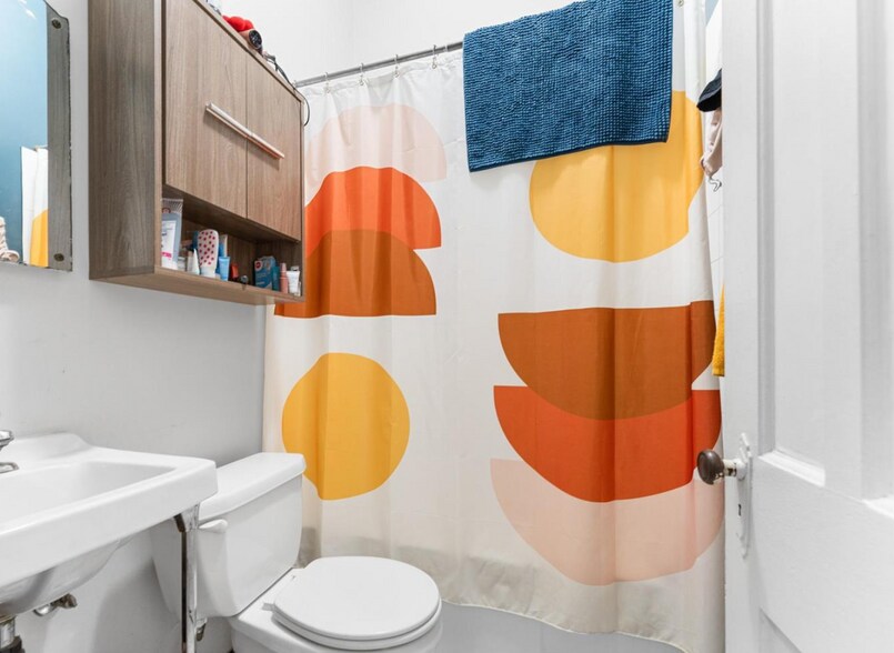 More Photos Of 484-486 Gilmour St, Ottawa Apartments For Sale