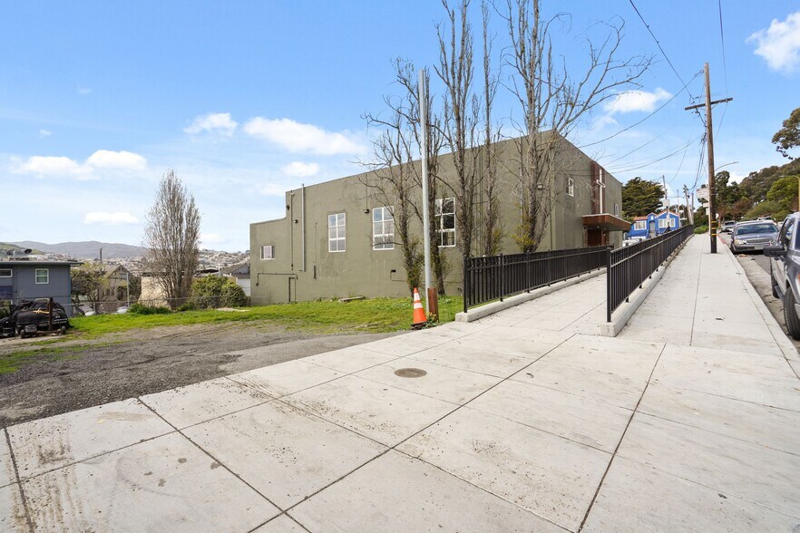 More Photos Of 1221 Oakdale Ave, San Francisco Religious Facility For Sale