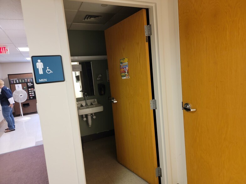 More Photos Of 5818 Forbes Ave, Pittsburgh Supermarket For Sale