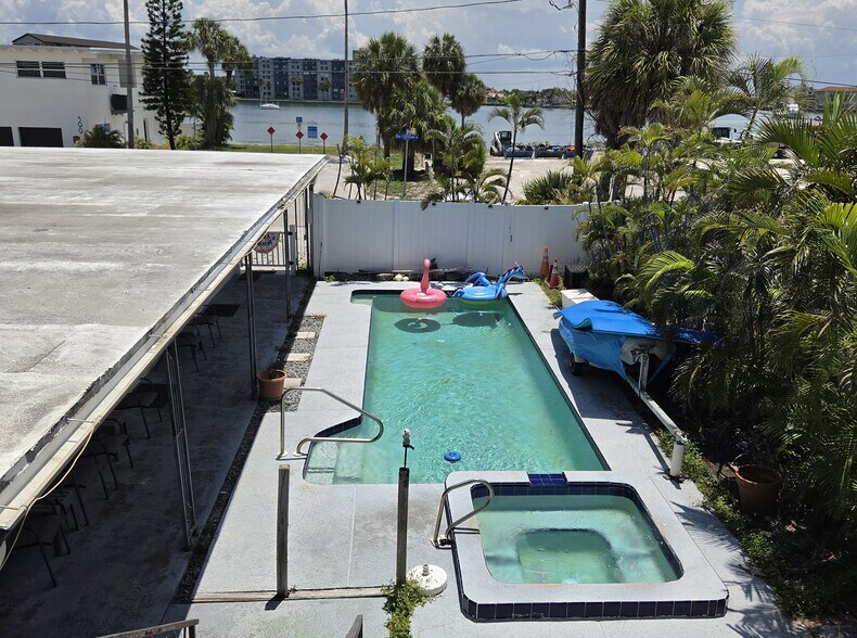 Primary Photo Of 580 Bay Esplanade, Clearwater Apartments For Sale