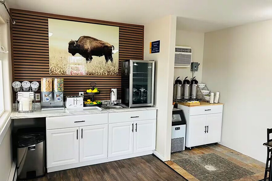 More Photos Of 109 16th St, Wheatland Hotel For Sale