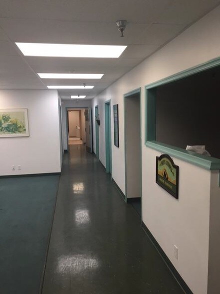 More Photos Of 7555 Garden Rd, Riviera Beach Distribution For Lease