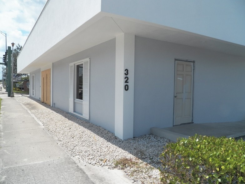 More Photos Of 320 S Federal Hwy, Stuart Freestanding For Lease