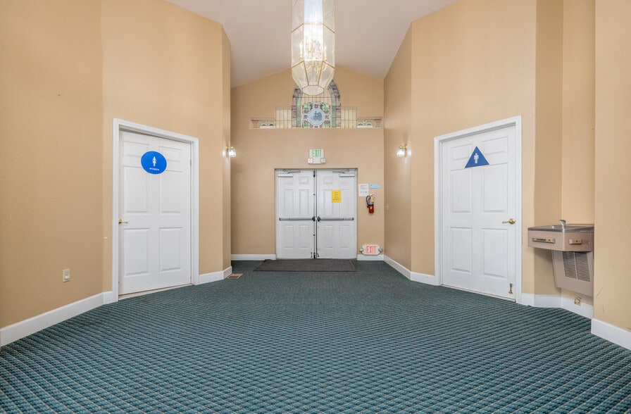 More Photos Of 2127 S Giddings St, Visalia Religious Facility For Lease