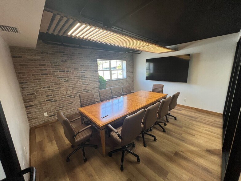 More Photos Of 343 N Bay St, Eustis Coworking Space