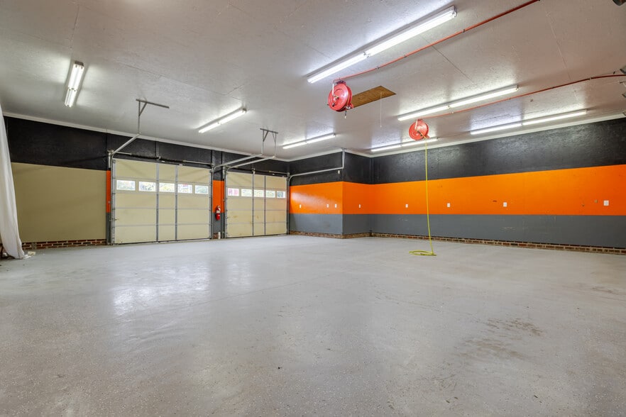 More Photos Of 201 Spratt St, Fort Mill Light Distribution For Lease