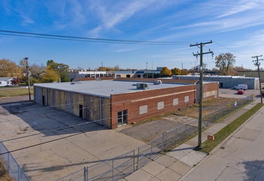 Primary Photo Of 22778 Globe Ave, Warren Warehouse For Lease