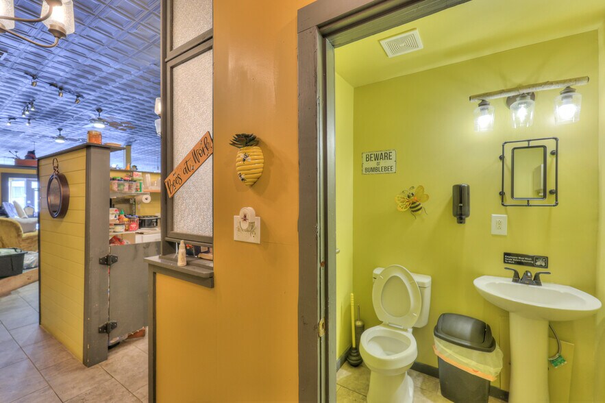 More Photos Of 108 W Walnut St, Smithville Restaurant For Sale