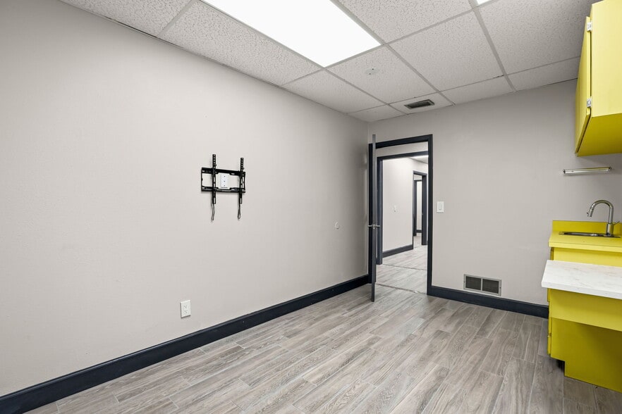 More Photos Of 901 N Grove St, Eustis Medical For Sale