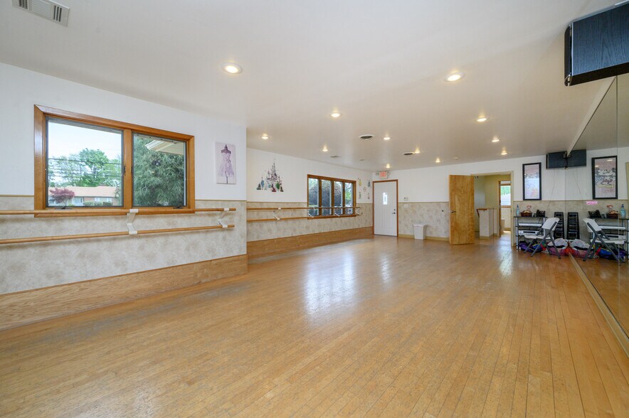 More Photos Of 355 Buckelew Ave, Monroe Township Freestanding For Sale