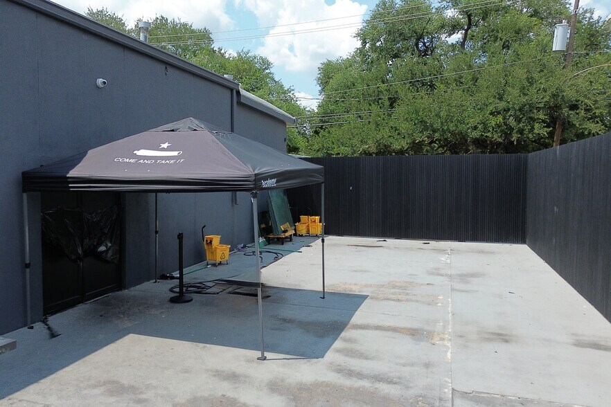 More Photos Of 5002 Washington Ave, Houston Bar For Lease