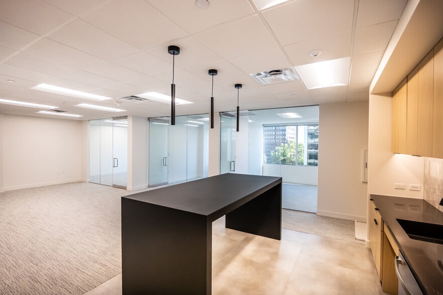 More Photos Of 3625 N Hall St, Dallas Office For Lease