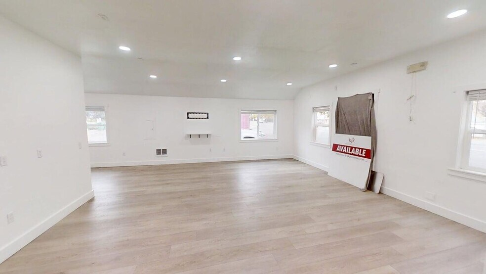 More Photos Of 11518 NE Sandy Blvd, Portland Apartments For Lease