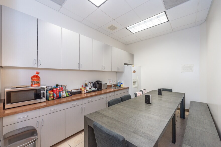 More Photos Of 8925 Research Dr, Irvine Office For Lease