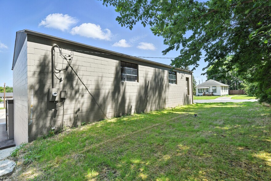 More Photos Of 2324 Vermillion St, Hastings Freestanding For Sale